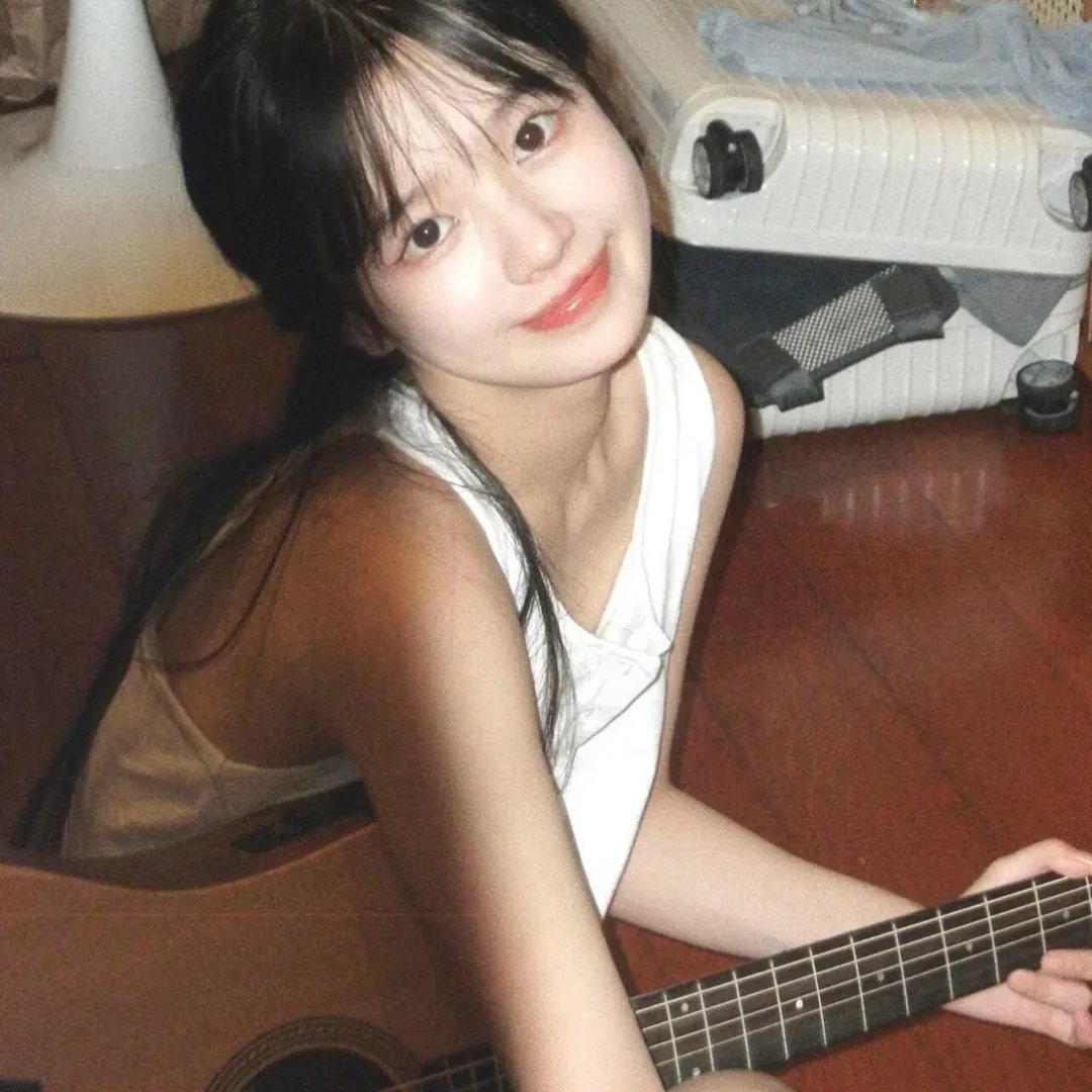 坐推土机的少女